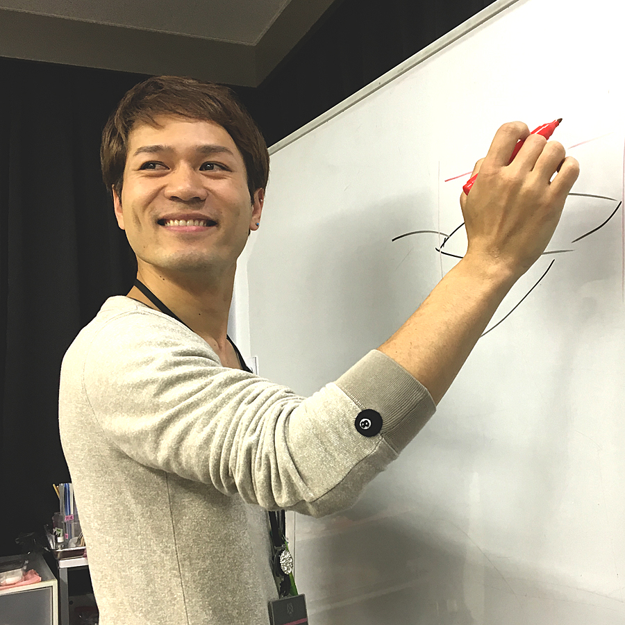 ネイル講師西銘亮