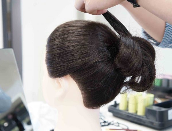 ヘアメイク在校生・卒業生どっちも頑張ってます!